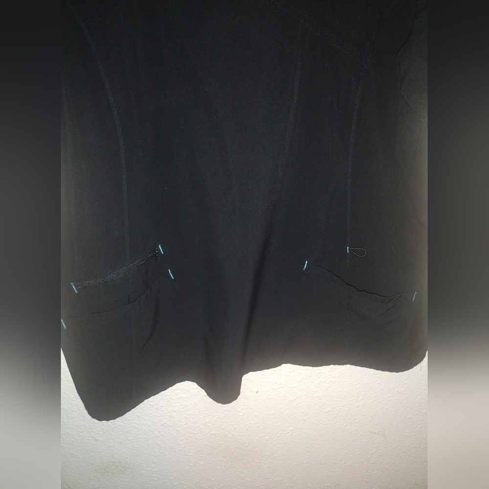 Black scrub too - Picture 2 of 5